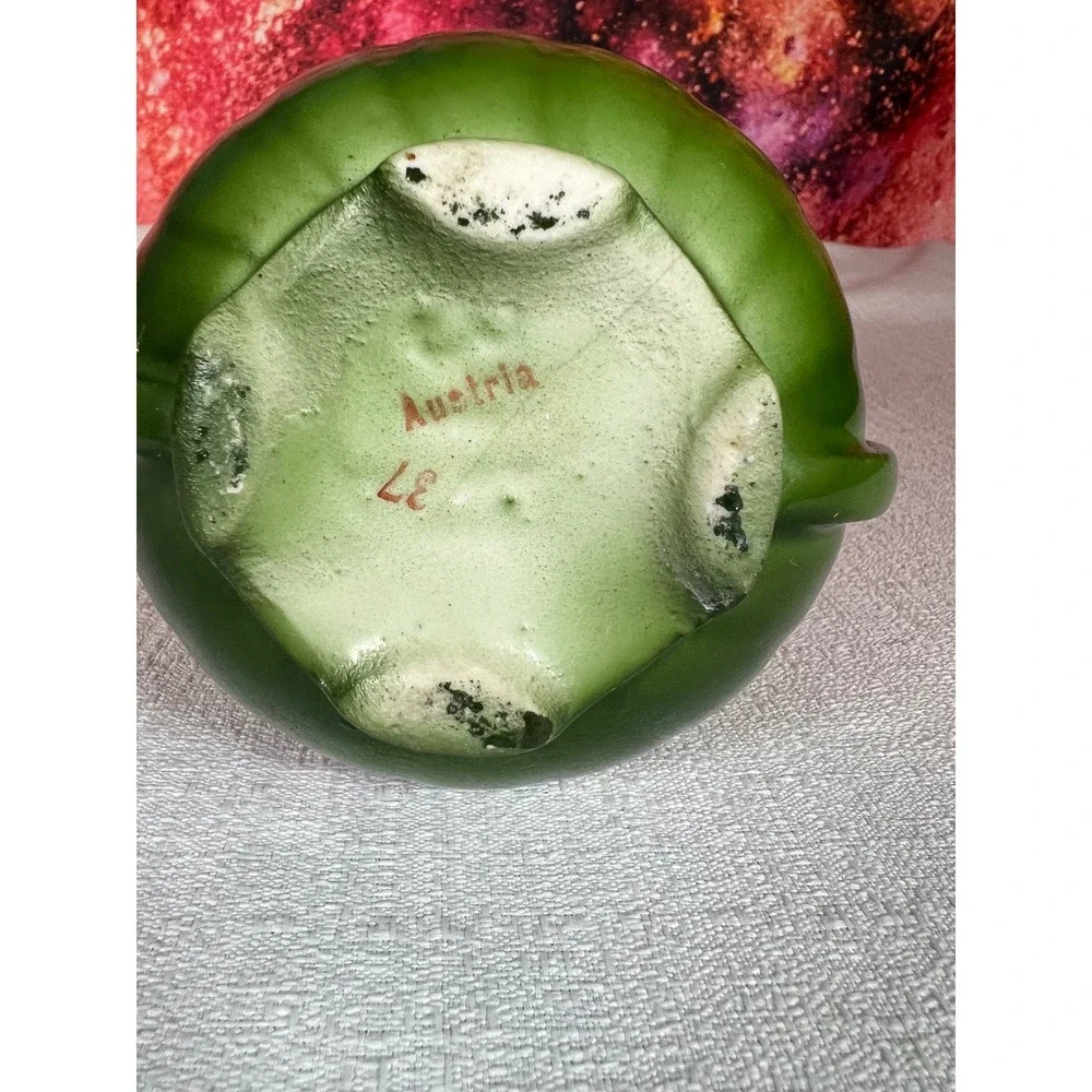 Beautiful Antique  1890s Austrian Porcelain Hand-Painted Tulip Small Jardinière